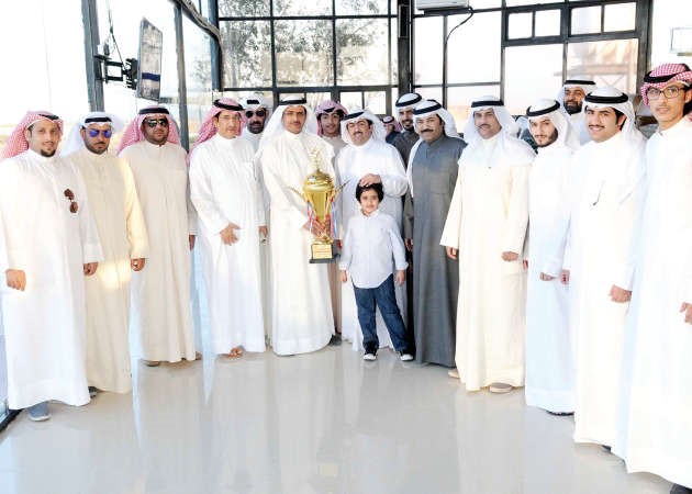 عميد اسطبل الدبوس يستلم كاس الشوط الخامس