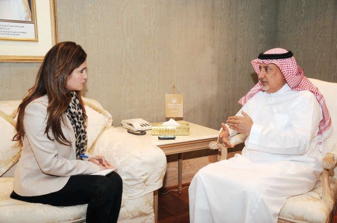 المدير العام لمنظمة الايسيسكو دعبدالعزيز التويجري متحدثا الى الزميلة بيان عاكوممحمد خلوصي﻿