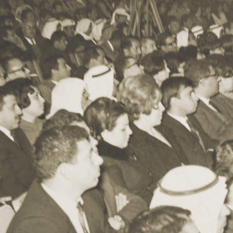 عدد من الحضور خلال الامسية الشعرية