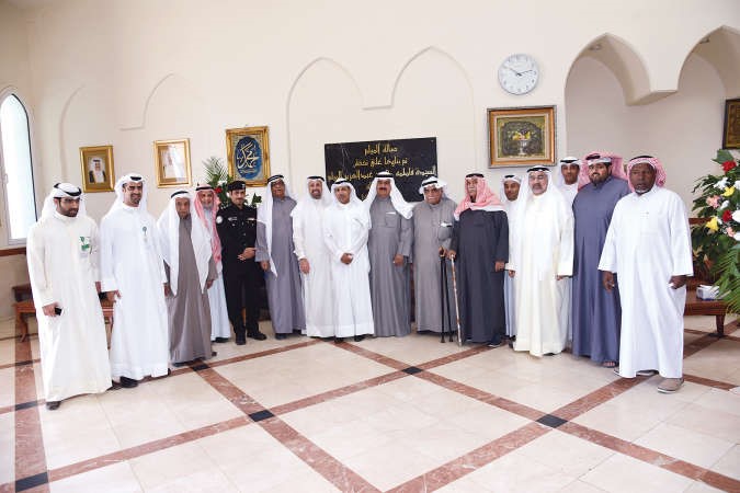 الفريق ثابت محمد المهنا مع رواد الديوانية ﻿