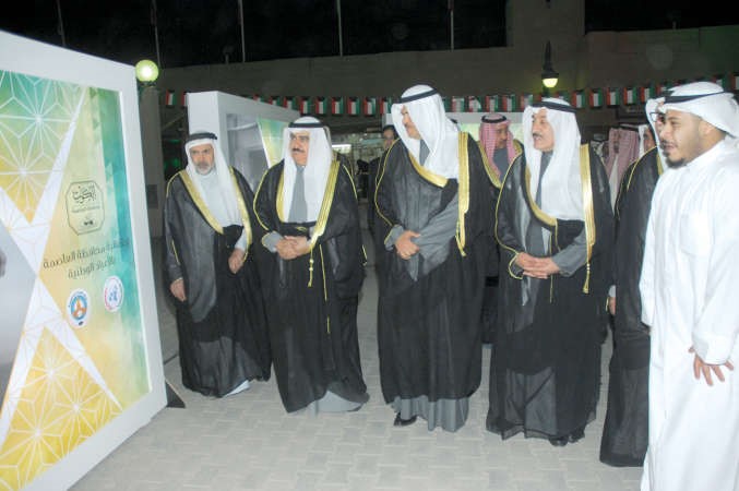 الشيخ سلمان الحمود يطلع على المعرض المصاحب بحضور الفريق ثابت المهنا والشيخ فيصل الحمود والفريق فهد الامير والسفير البحريني الشيخ خليفة بن حمد ال خليفة