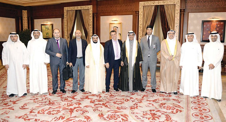 نائب رئيس مجلس الامة مبارك الخرينج مستقبلا نائب رئيس مجلس النواب المغربي عبداللطــيف وهـــبي والوفد المرافق له