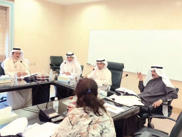 د مشاري المطوطح مترئسا اجتماع اللجنة 