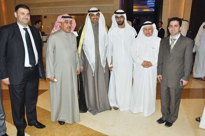 الشيخ محمد العبدالله ونائب رئيس التحرير الزميل عدنان الراشد ومدير التحرير الزميل محمد الحسيني ومدير التسويق الزميل فريد سلوم والزميل سعد العنزي