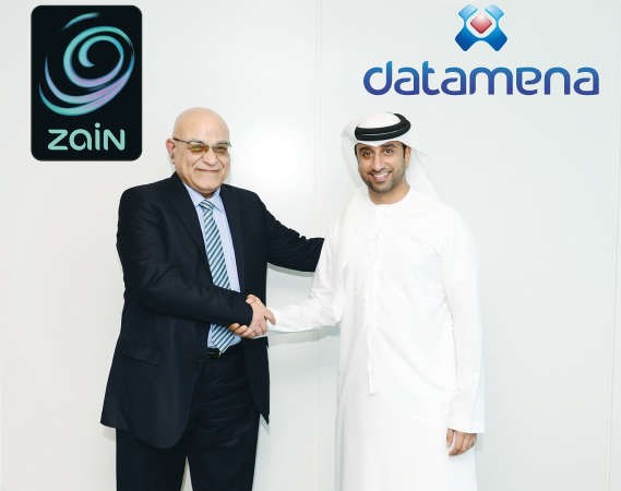 من اليسار المدير التنفيذي للعمليات الدولية ومبيعات الجملة والتجوال في مجموعة زين هنري كساب والمدير التنفيذي للشؤون التجارية في شركة دو فهد الحساوي ﻿