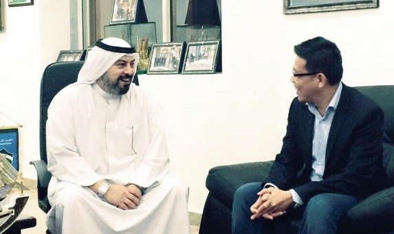 الشيخ طلال الفهد مستقبلا سميث 