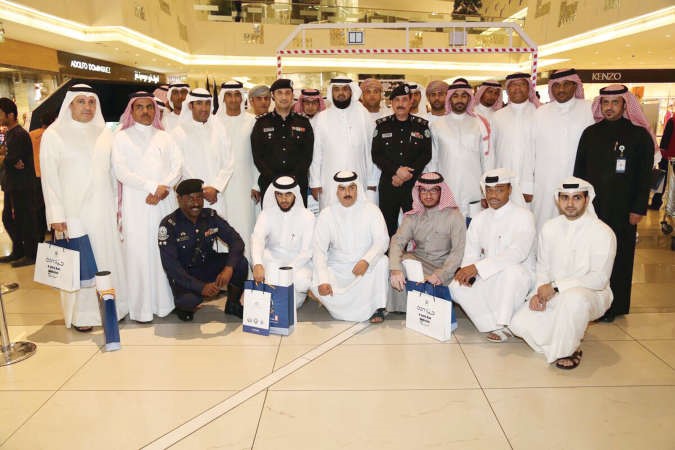 اللواء عبدالله المهنا والعقيد حمد المبارك شاركا مع والوفود الخليجية في افتتاح المعرض ﻿