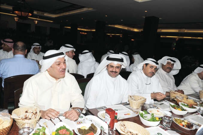 مساعد اللهو واحمد السريع وحمد بن عيدان ومدير الادارة القانونية السفير غانم الغانم﻿
