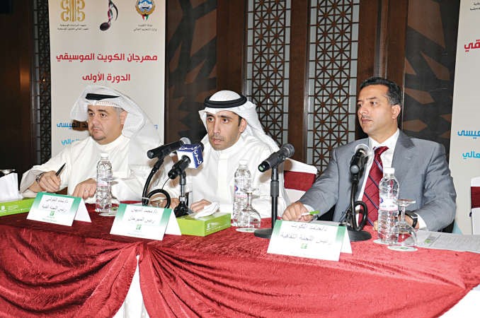  دالديهان يتوسط دالبلوشي ودالكوت في المؤتمر الصحافي احمد علي