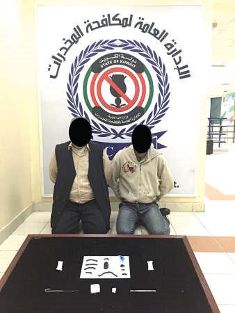 الايرانيان في المكافحة قبل احالتهما الى نيابة المخدرات