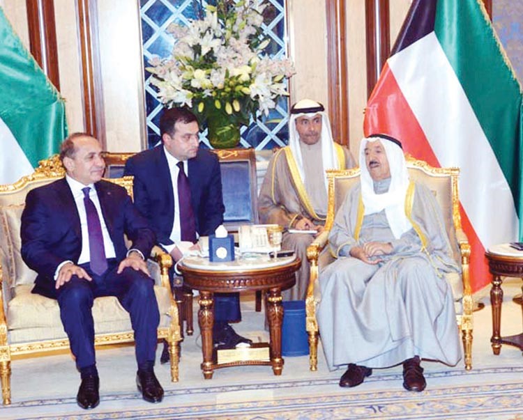 صاحب السمو الامير الشيخ صباح الاحمد مستقبلا رئيس وزراء ارمينيا 