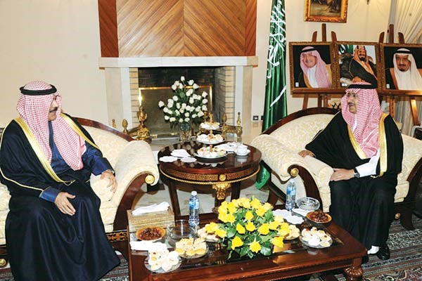صاحب السمو الملكي الامير محمد بن نايف بن عبدالعزيز ولي ولي العهد النائب الثاني لرئيس مجلس الوزراء وزير الداخلية السعودي مستقبلا الشيخ محمد الخالد واس