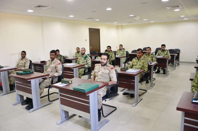 جانب من ضباط الحرس خلال الدورة