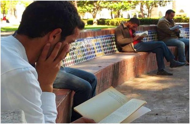 اترك كتابك المقدس في جزر المالديف، اذ يعتبر اصطحاب كتابك المقدس الى الاماكن العامة خرقا للقوانين