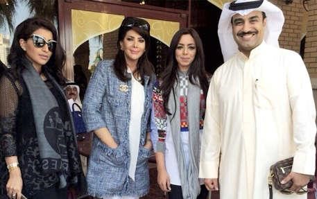 خالد والهام الفضالة وبثينة الرئيسي وهند البلوشي في احد الملتقيات الفنية﻿