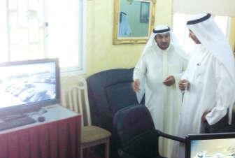 جانب من جولة دهيثم الاثري في ثانوية خالد سعود الزيد صباح امس
