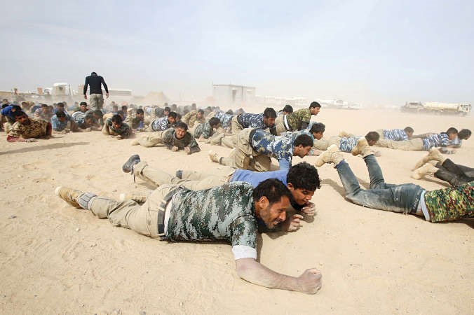 مقاتلون من الحشد الشعبي يخضعون للتدريب في كربلاء	 افپ﻿