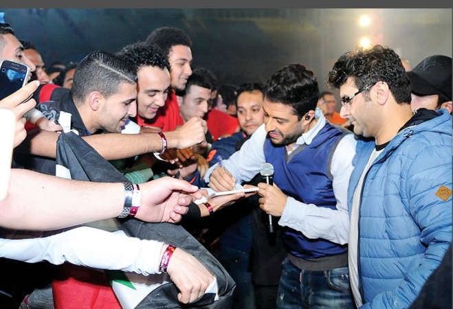 حماقي مع الجمهور في ستاد القاهرة