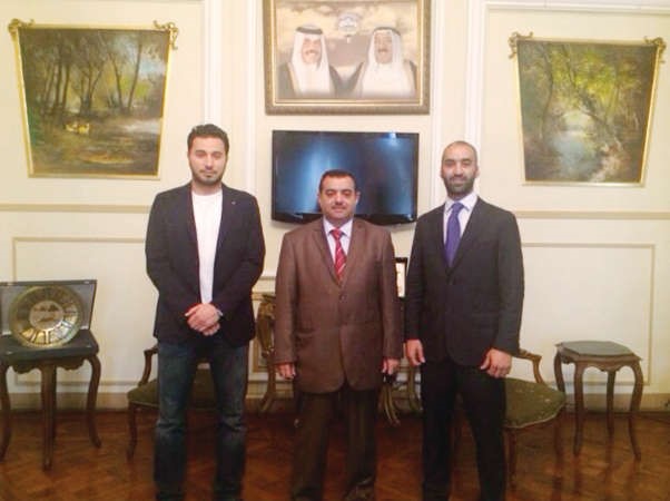 الملحق الثقافي دشافي المحبوب متوسطا محمد بوعباس وعبدالعزيز الفيلكاوي﻿
