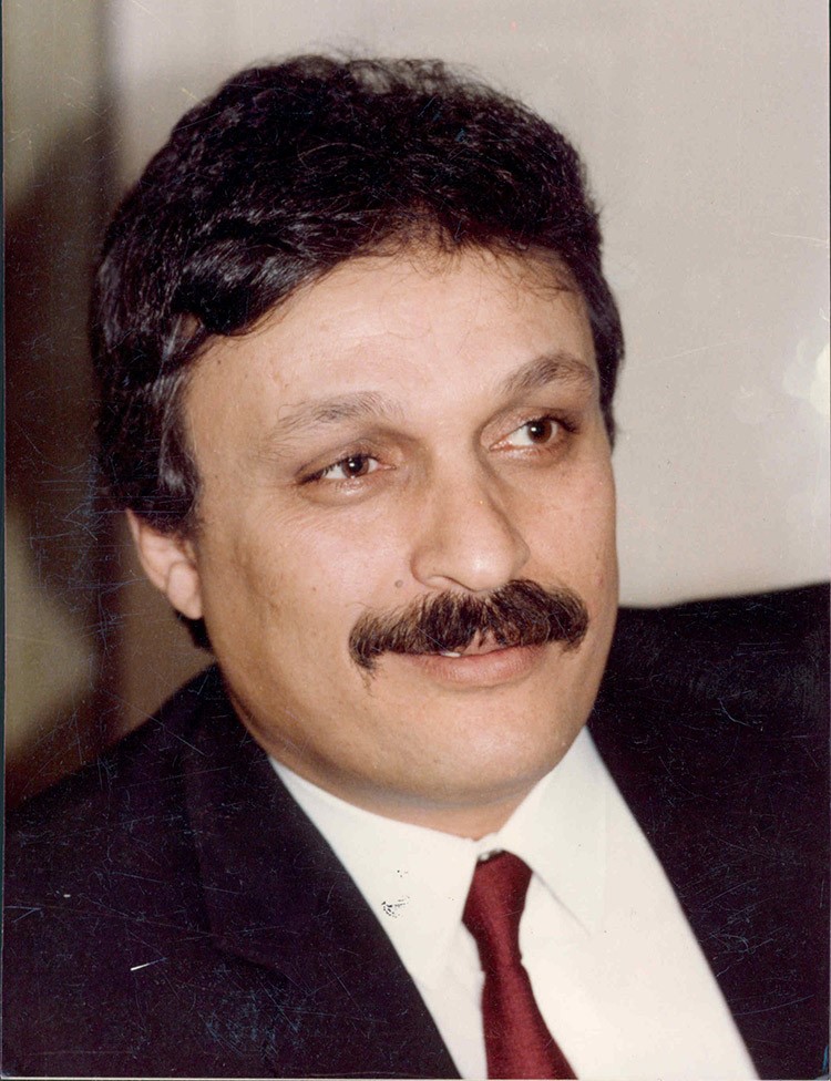 وفاة الفنان محمد وفيق عن عمر ناهز 67 عاماً.. وشاهد صوراً نادرة من مسيرته
