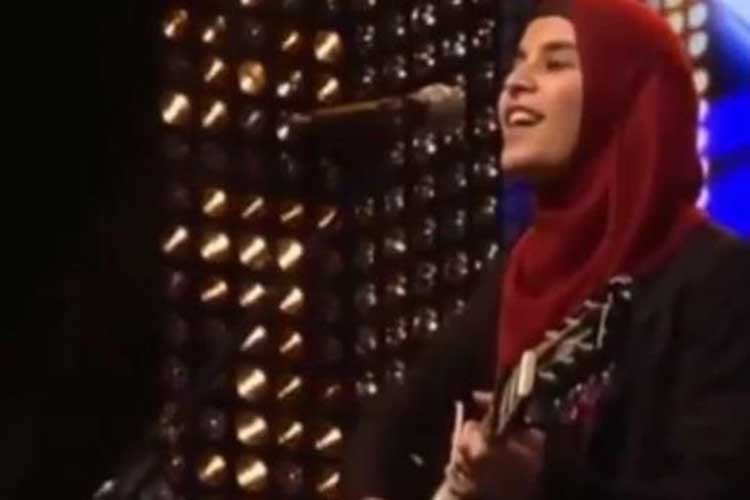 بالفيديو.. شابة محجبة تخطف الأنظار في X Factor التركي
