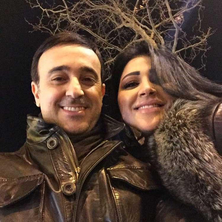صابر واخلاص في صورة سيلفي في باريس