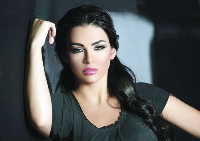 قمر ﻿