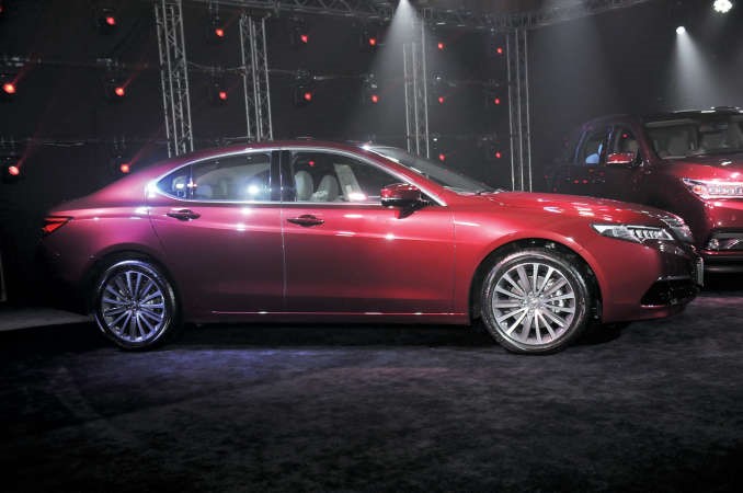 اكورا TLX 
