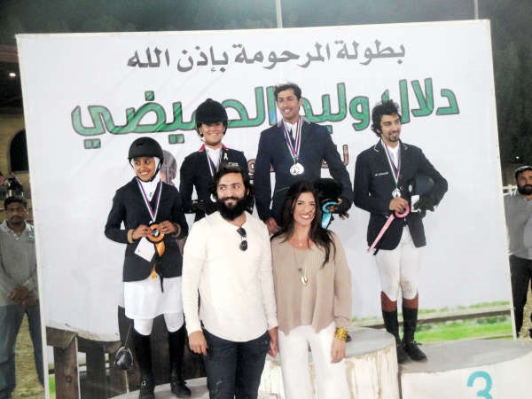 خالد الحميضي وحرمه يكرمان الفائزين