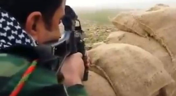 بالفيديو.. رصاصة قناص ماهر تفجر انتحارياً من داعش قبل وصوله لحاجز للبيشمركة