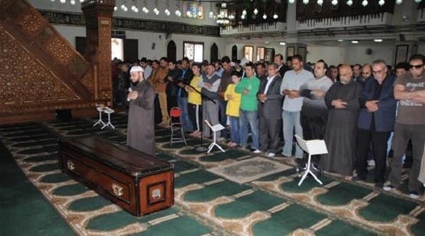 بالفيديو والصور.. نجوم الفن يشيعون جثمان محمد وفيق 