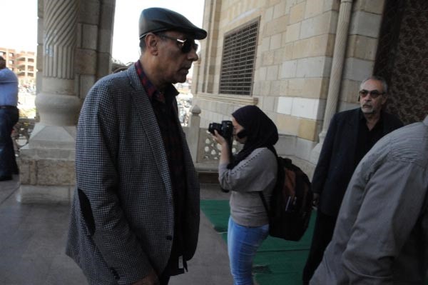 بالفيديو والصور.. نجوم الفن يشيعون جثمان محمد وفيق 