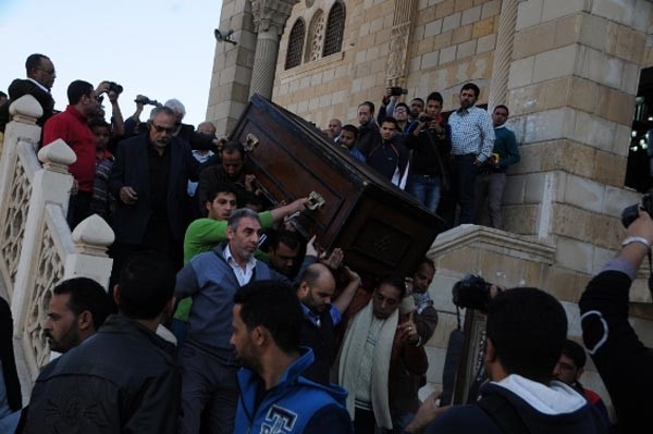 بالفيديو والصور.. نجوم الفن يشيعون جثمان محمد وفيق 