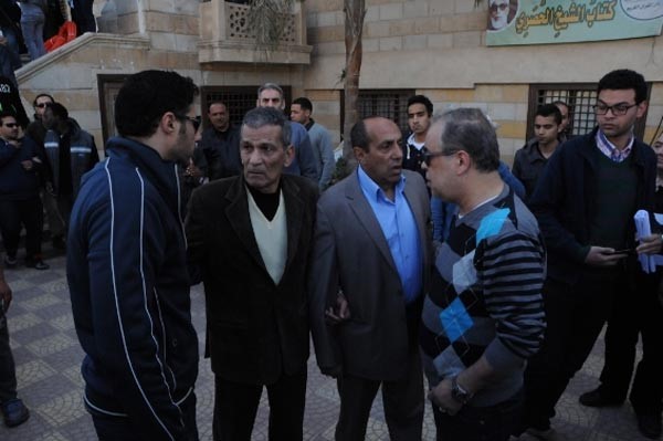 بالفيديو والصور.. نجوم الفن يشيعون جثمان محمد وفيق 