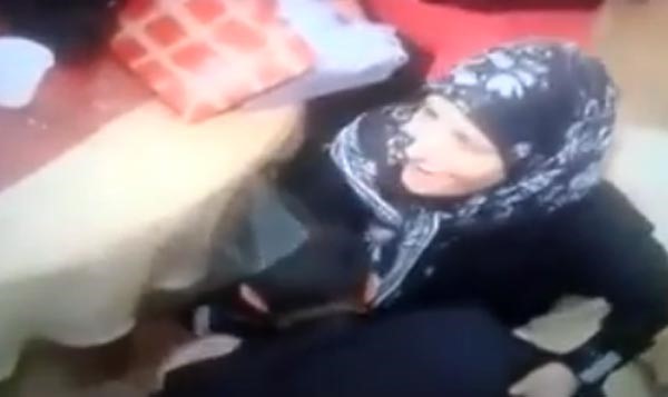 فيديو مؤثر.. ماذا فعل هذا  الشاب العربي مع والدته ليلة زفافة على انغام “ست الحبايب”