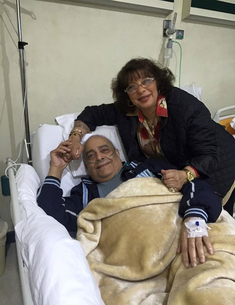 بالصور.. نجوى فؤاد في زيارة لوالد تامر حسني بالمستشفى 