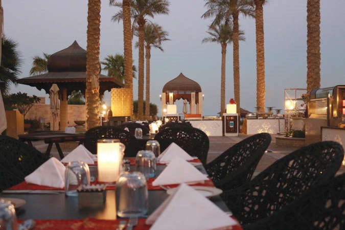 أمسيات الباربكيو تعود من جديد  في «جميرا شاطئ المسيلة»