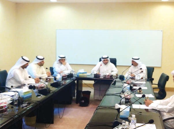 عبدالله الكندري مترئسا اجتماع اللجنة