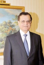 عدنان منصور