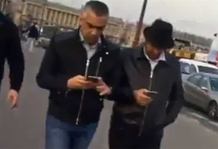 بالفيديو.. أحلام "تعاكس وتغازل" زوجها وأصدقائه في شوارع باريس