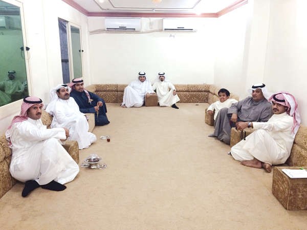رواد ديوانية الجهيمان في منطقة بيان 