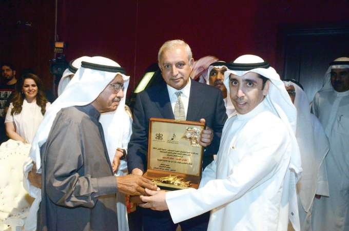 العيسى والديهان يكرمان الفنان الكبير صالح الحريبي﻿