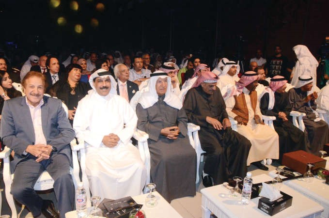 محمد المنصور وعبدالله الرويشد من الحضور﻿