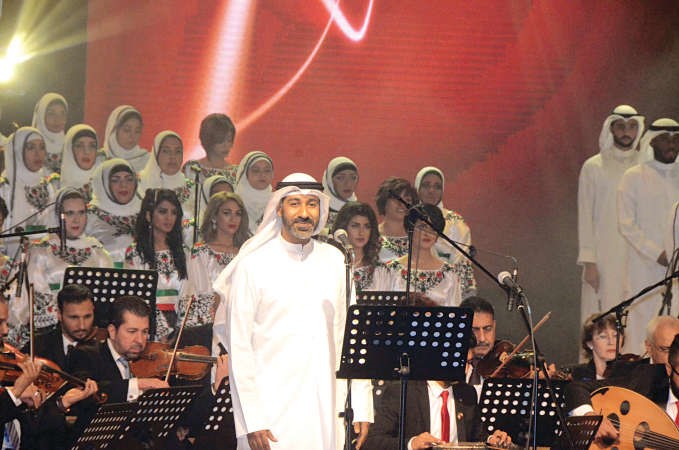 الفنان مشعل الحسين في الحفل الموسيقي ﻿