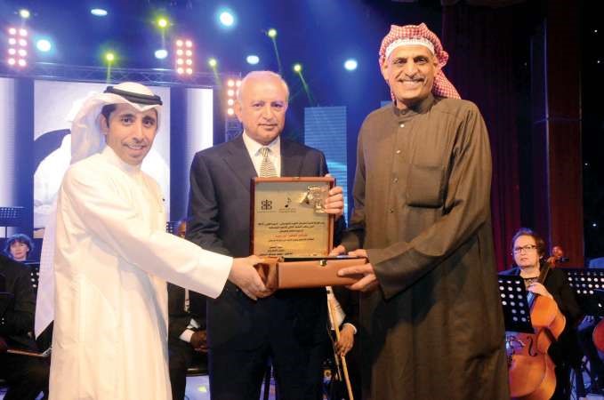 تكريم عميد معهد الموسيقى السابق د بندر عبيد ﻿