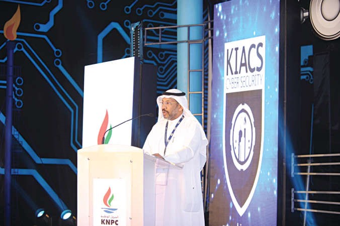 محمد المطيري متحدثا خلال المؤتمر