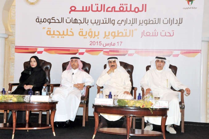 محمد الرومي ونبيل المعجل وعبدالعزيز الحر وفاطمة الحوطي خلال الملتقى 	احمد علي﻿