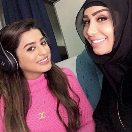 صمود وهنادي الكندري اثناء تصوير ذاكرة من ورق﻿