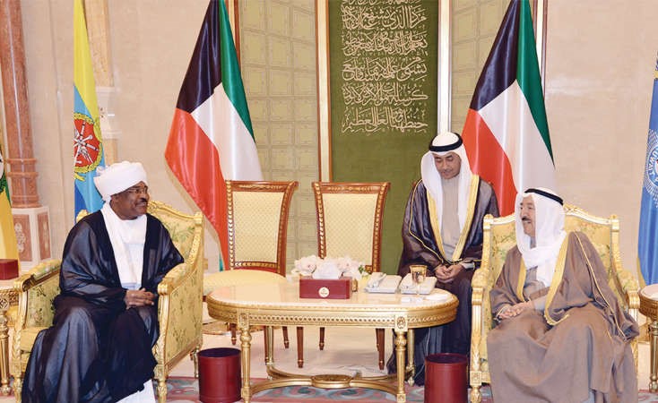 صاحب السمو الامير الشيخ صباح الاحمد مستقبلا سفير السودان الجديد محيي الدين سالم ابراهيم ﻿