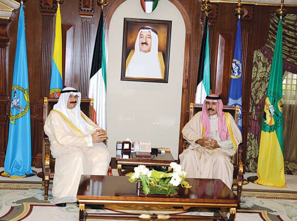 سمو ولي العهد الشيخ نواف الاحمد مستقبلا الشيخ سالم العبدالعزيز﻿